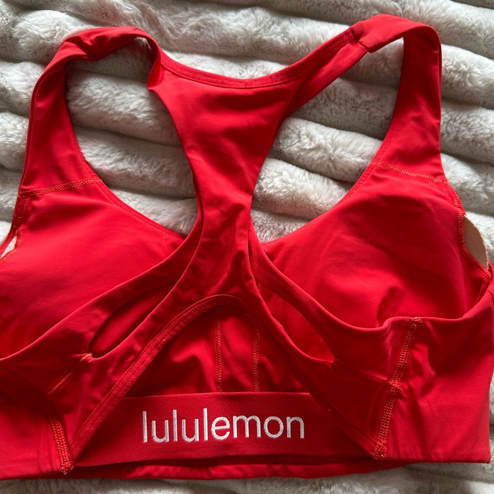 Lululemon bra size 4